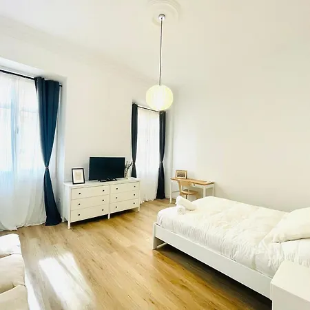 Larios Hostel *
