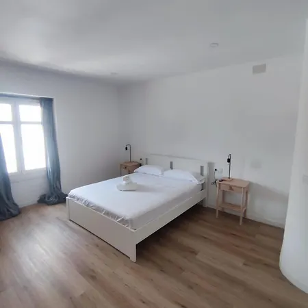 Hostel Larios